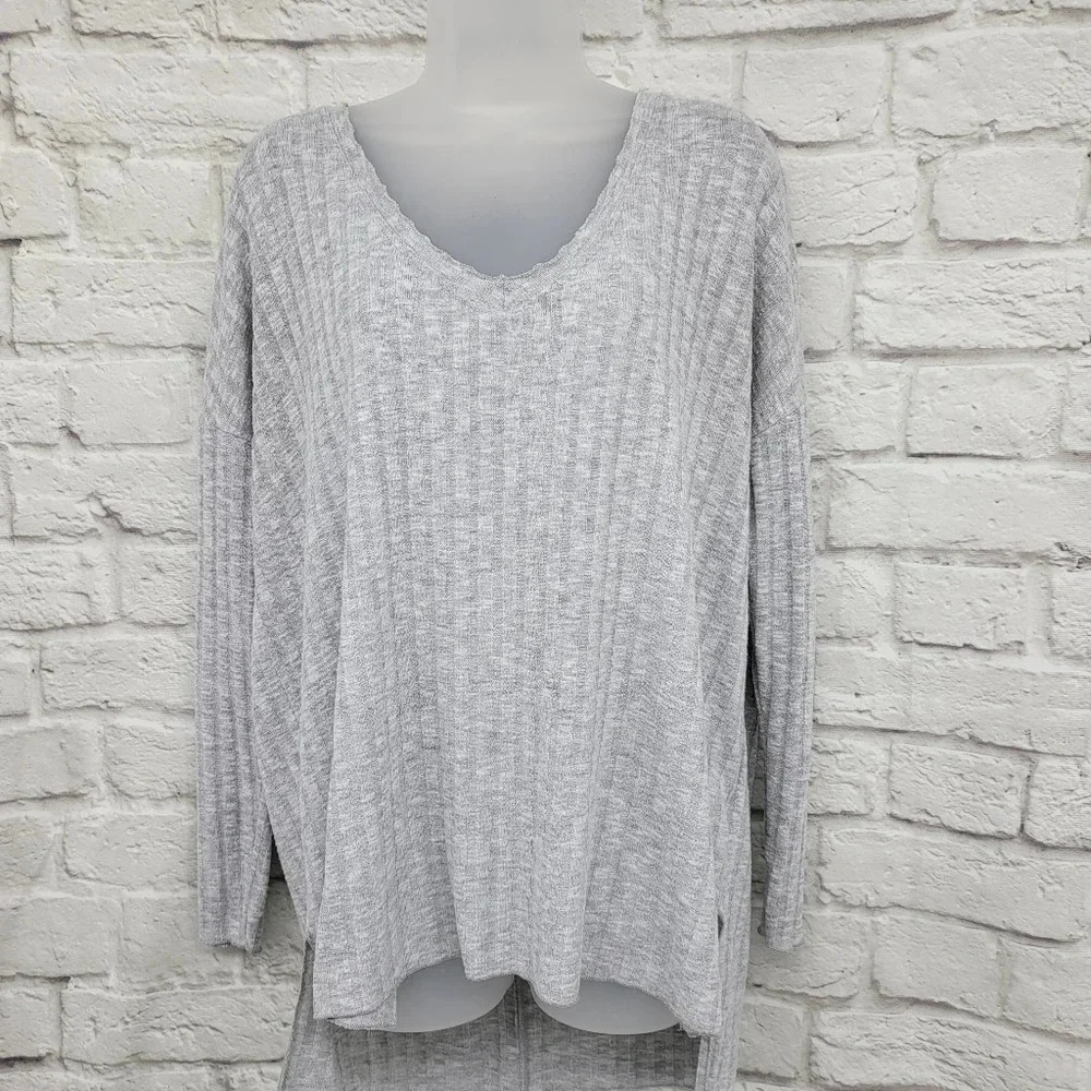URBAN OUTFITTERS Women's Gray Ribbed Long Sleeve V Neck Top Sz XS
